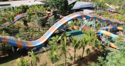 Montanha Russa Aquática atração radical no Thermas dos Laranjais