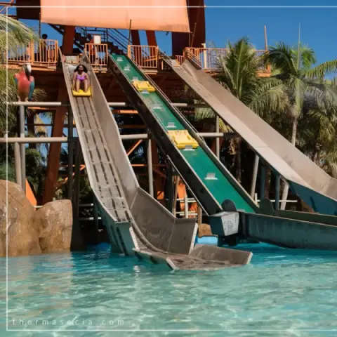 thermas-e-cia-imagem-galeria-escorregador-flutuante-atracao-radical-no-thermas-dos-laranjais-6897a5659352b_3.webp