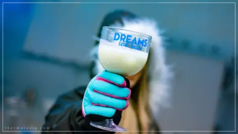 thermas-e-cia-imagem-galeria-ingresso-dreams-ice-bar-em-olimpia-sp-6a723eaf5264e_0.webp