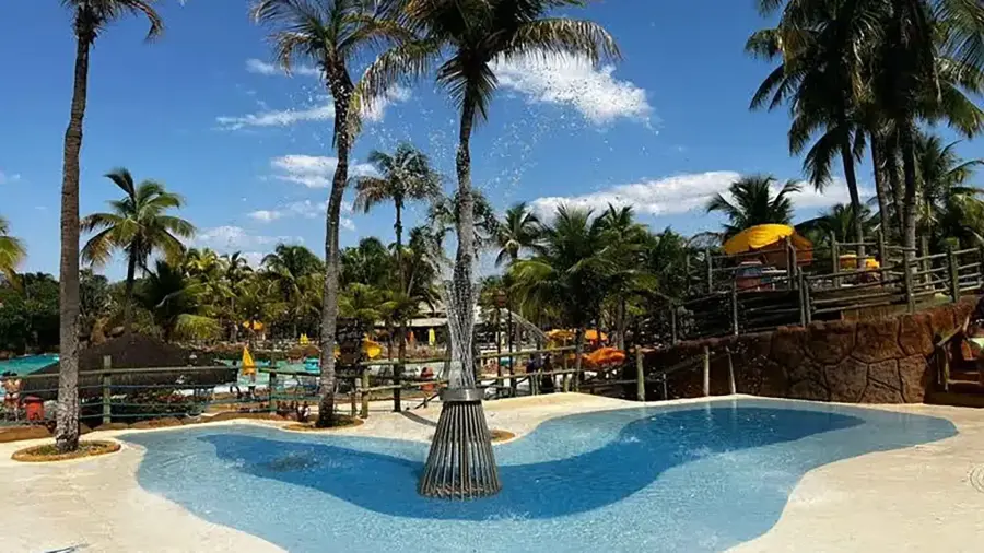 Imagem destauente: O Bal&eacute; das &Aacute;guas &eacute; o lugar perfeito para os baixinhos se refrescarem e se maravilharem com as dan&ccedil;as aqu&aacute;ticas.