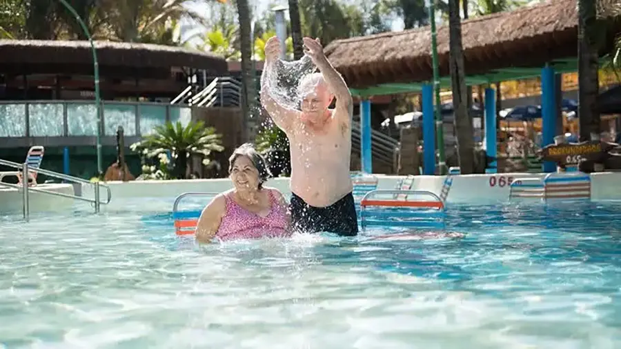 Imagem destauente: Piscina Sonol&ecirc;ncia do Thermas dos Laranjais, o melhor lugar para relaxar em meio &agrave;s &aacute;guas termais!