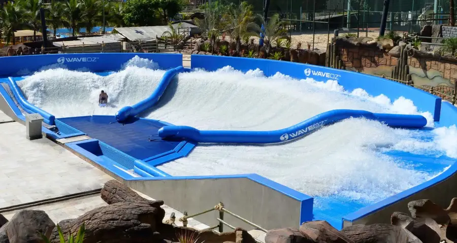 Imagem destauente: Surf Master&nbsp; - &Uacute;nica pista de Surf meia lua do mundo e fica aqui no Thermas dos Laranjais